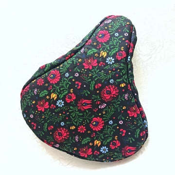 Egyedi kerékpár üléshuzat pitypangos kézi hímzéssel, személyre szabható