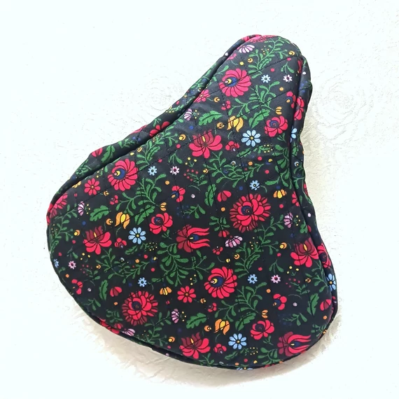 Egyedi kerékpár üléshuzat pitypangos kézi hímzéssel, személyre szabható